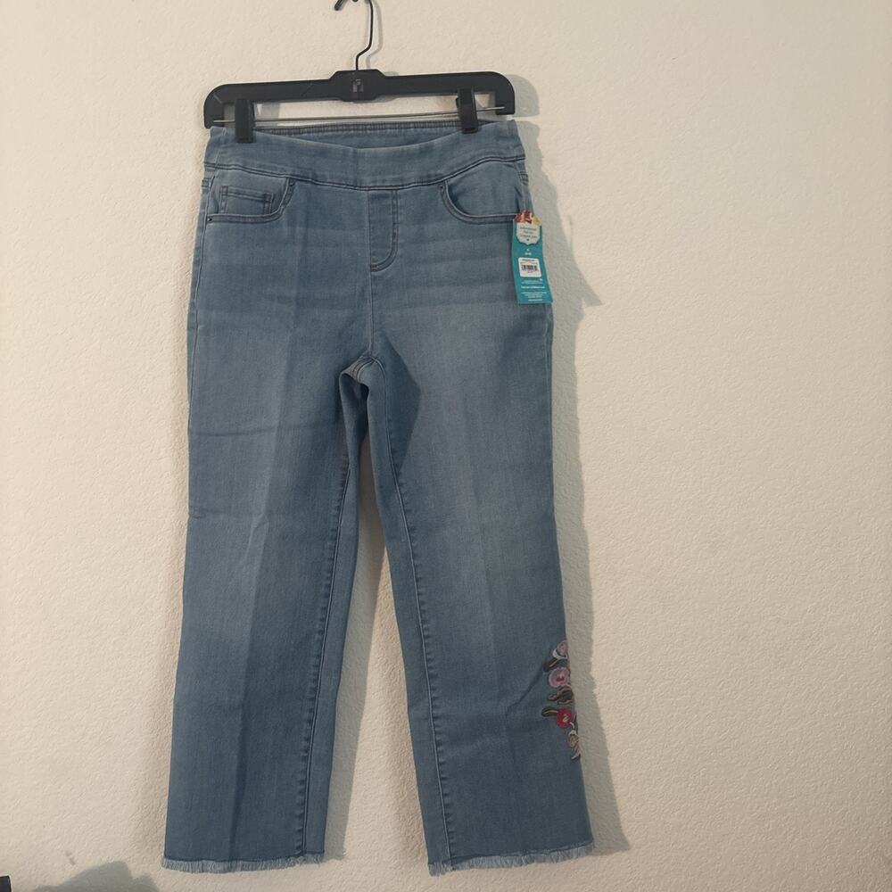 NWT The Pioneer Woman Embroidered Cropped Pull On Jeans Small 4-6 Light Wash
